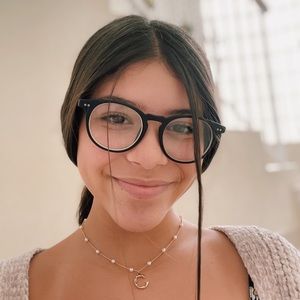 Meet your Posher, Camila